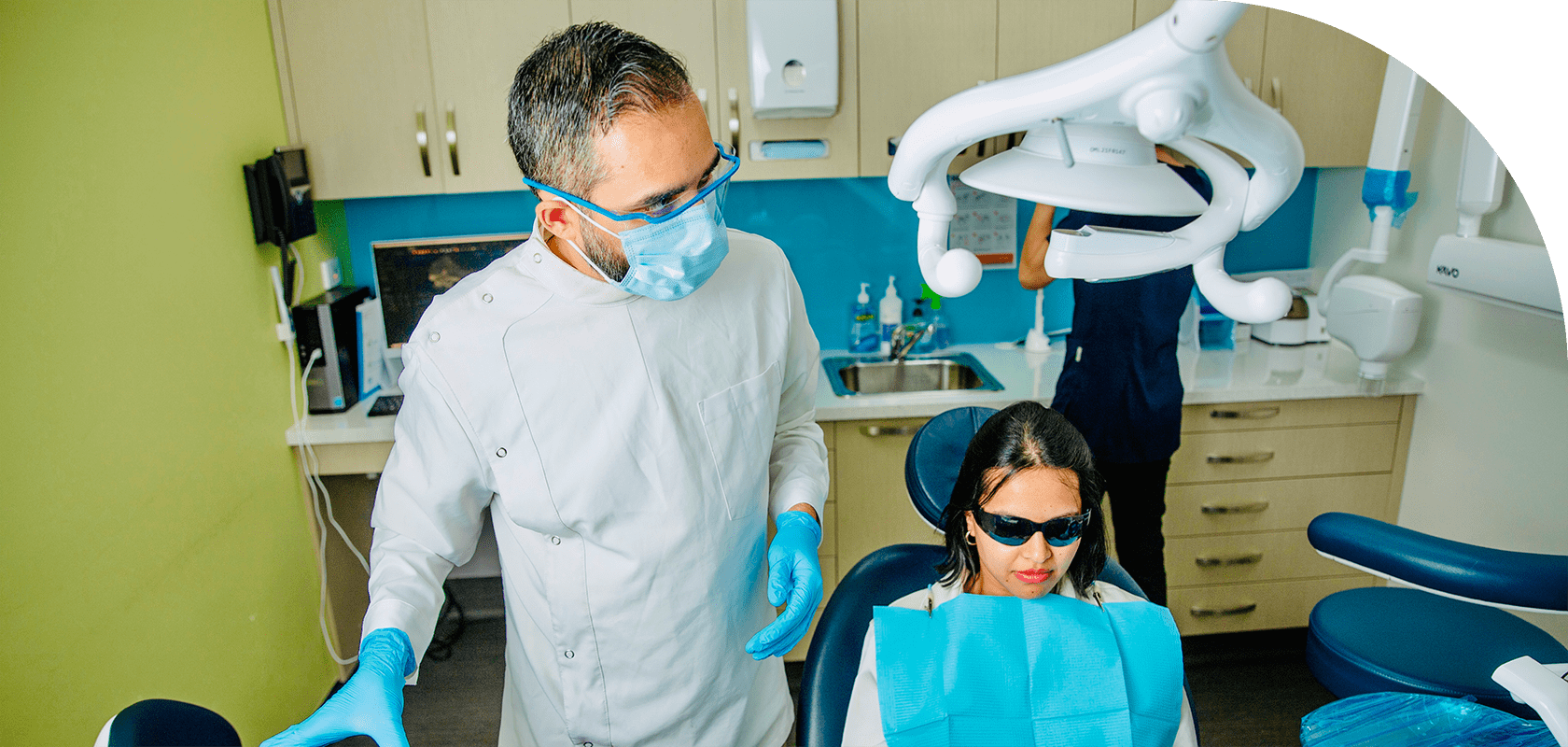 tooth coloured hero banner min